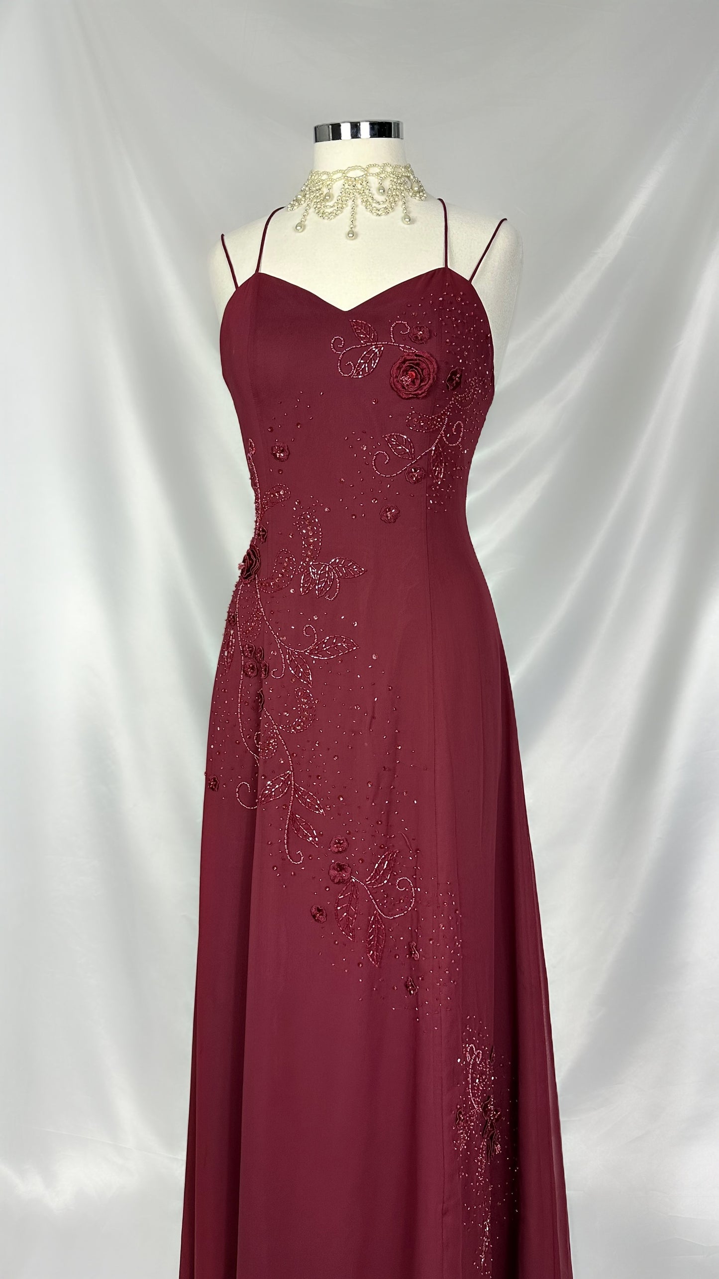 BURGUNDY BLOSSOM EMBELLISHED SWEETHEART NECKLINE MAXI DRESS